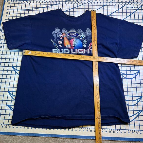 Bud Light Beer Sports Football Players Graphic T-Shirt Patched Logo Navy Sz 2XL - Picture 11 of 11